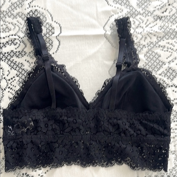 Elegant Black Lace Bralette - Picture 7 of 9